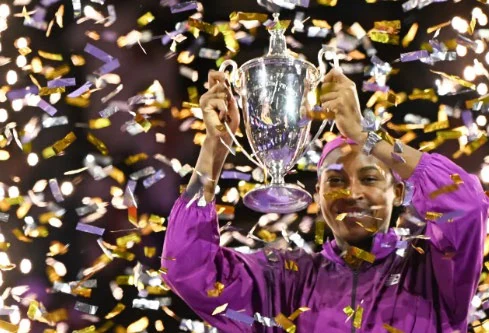 WTA Finals Riyadh champion lifting the trophy amid confetti