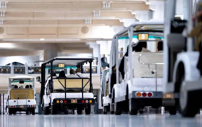 400 Electric Carts and New Manual Carts Introduced at the Grand Mosque for Pilgrims' Comfort During Ramadan