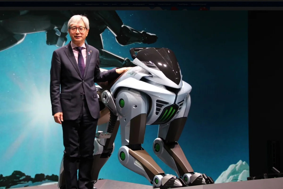 Kawasaki Unveils “CORLEO” — A Four-Legged Robot Capable of Carrying Humans - Saudi Times