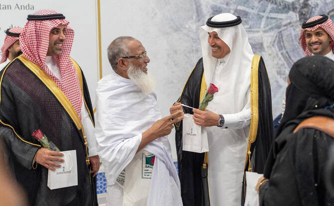 Saudi Arabia welcomes first Hajj pilgrims in Jeddah and Madinah