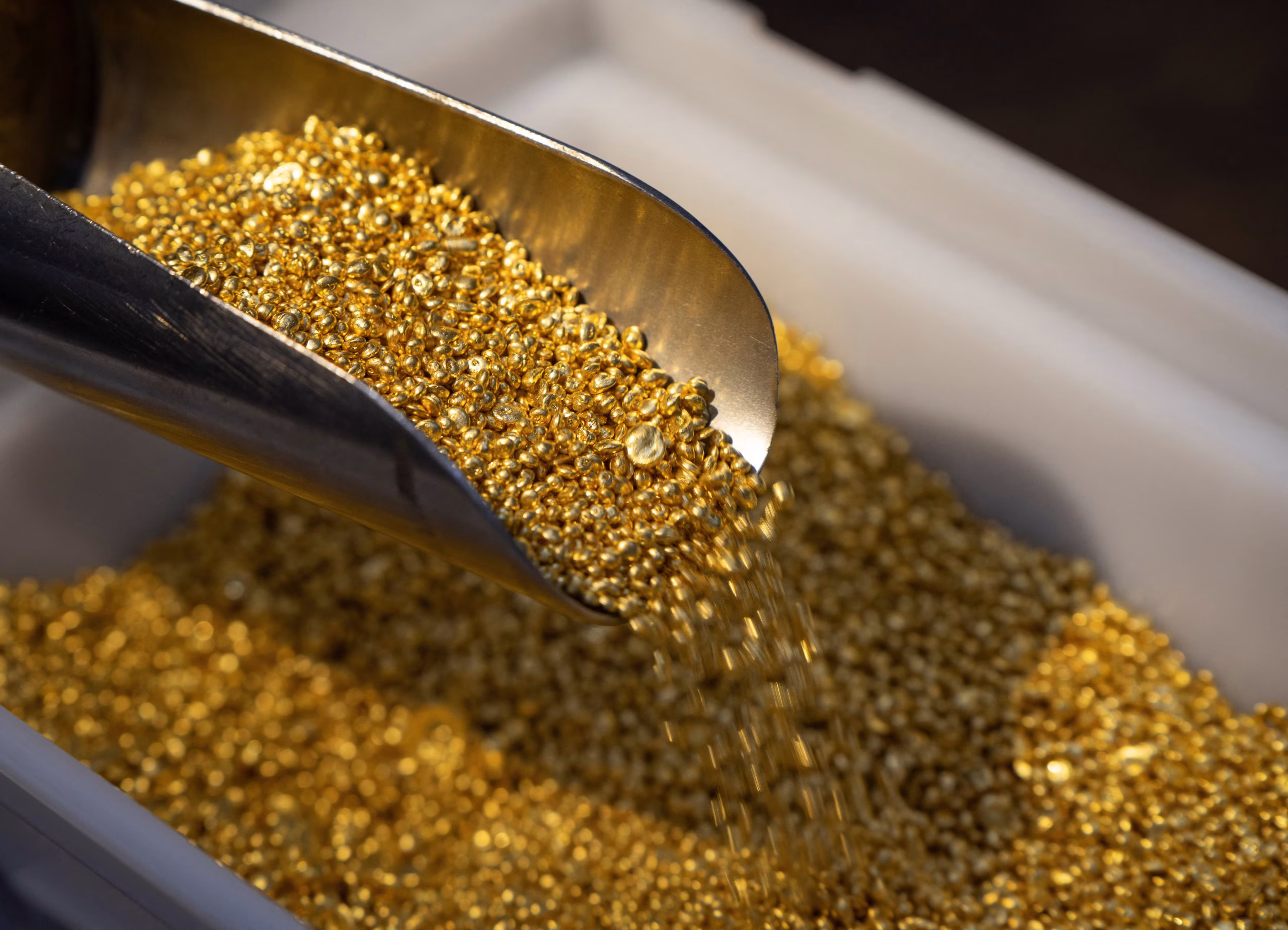 Gold Nears 1-Month Low as Geopolitical Tensions Ease
