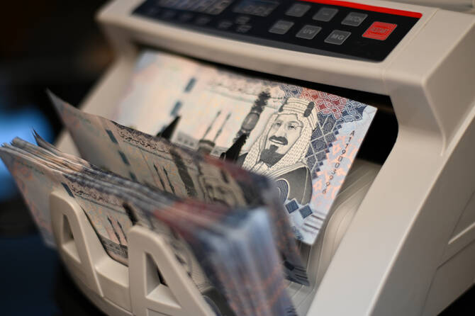 Saudi Bank Credit Surges to $834 Billion in April as Corporate Borrowing Outpaces Household Demand