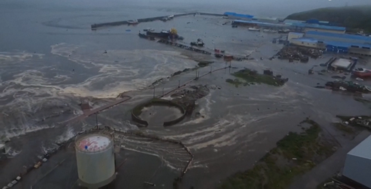 Magnitude‑8.8 Earthquake Rocks Russia’s Far East and Sparks Tsunami Waves Across the Pacific