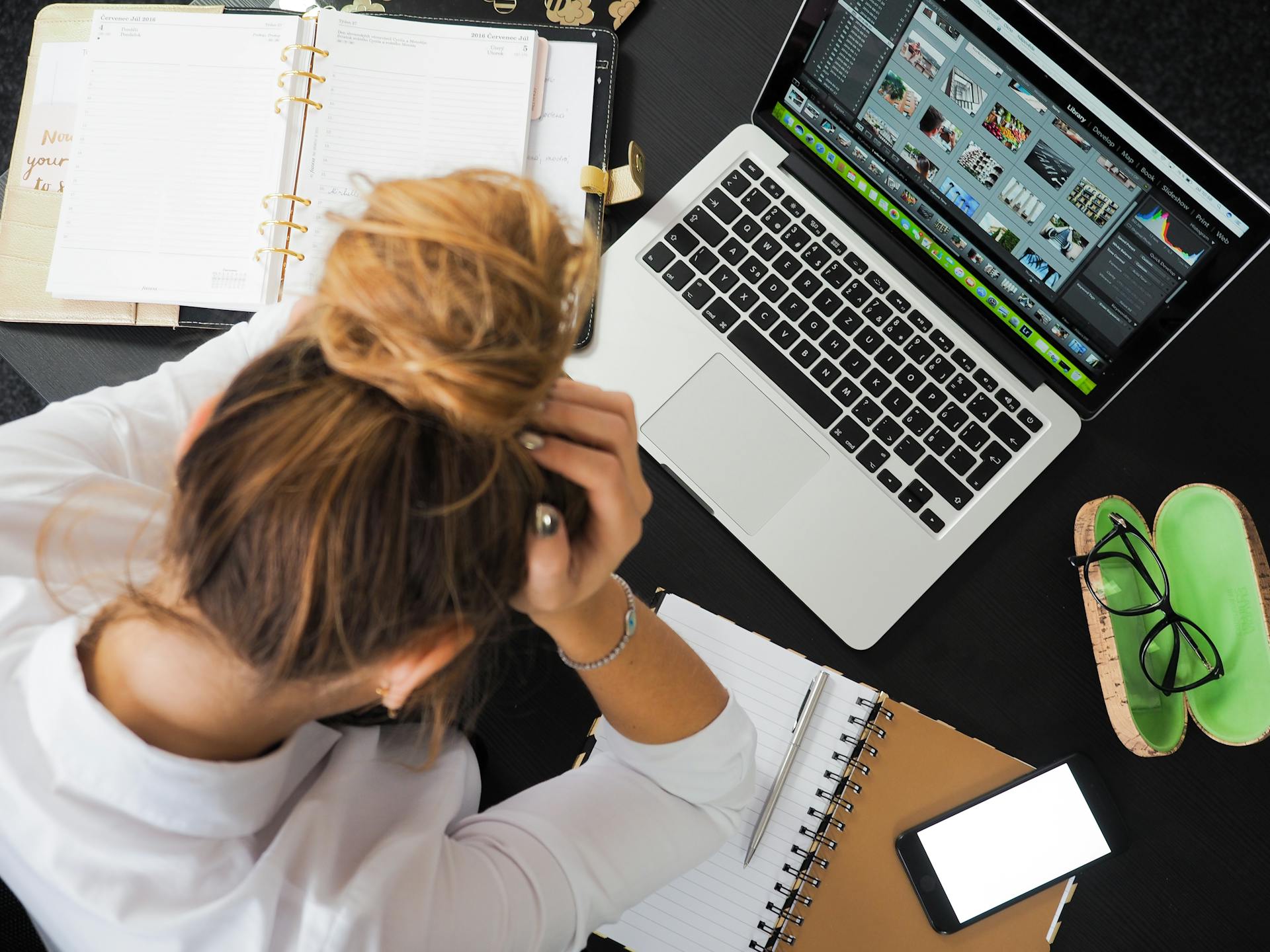 Signs of Stress in Body Language Silent Cues That Speak Louder Than Words