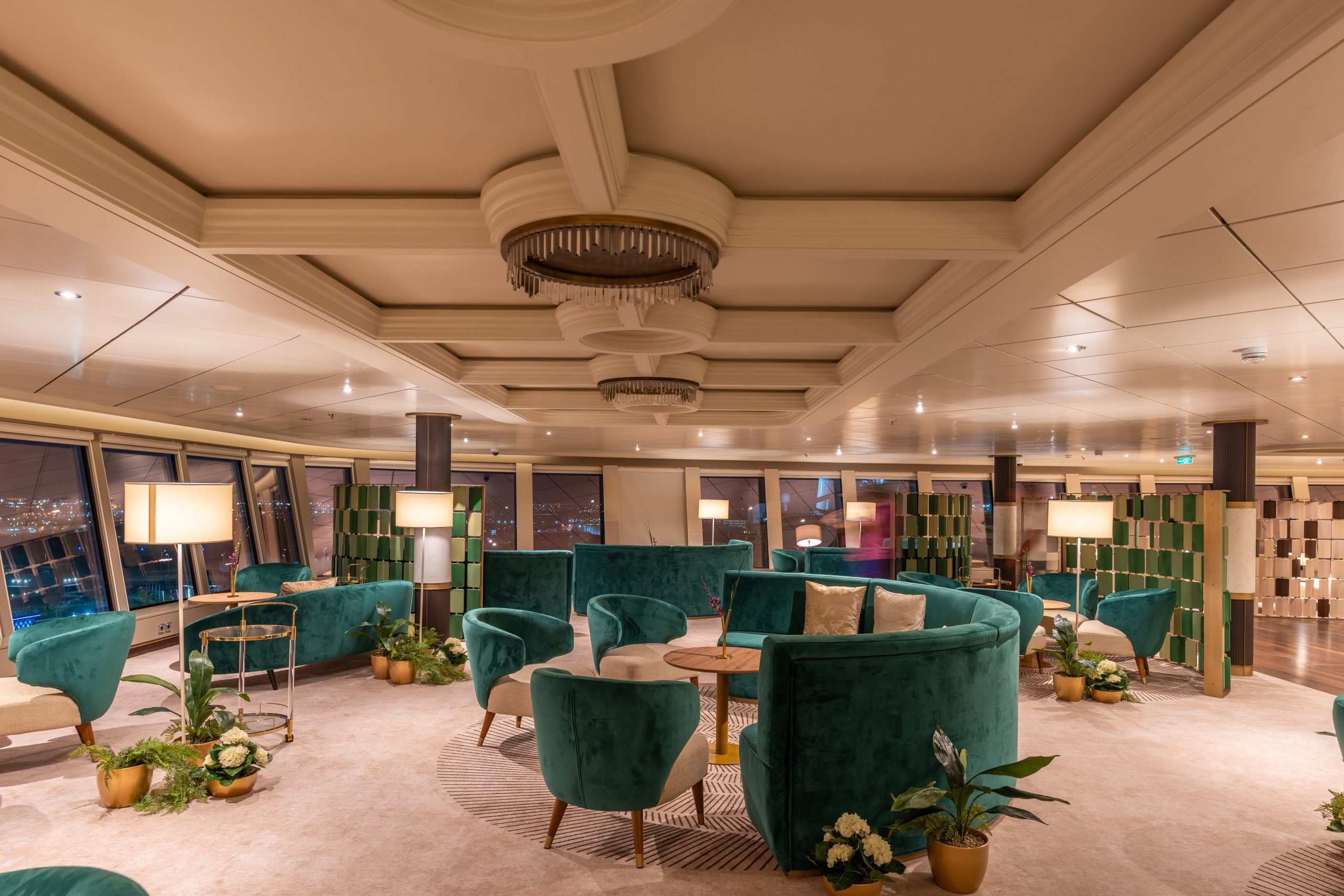 Al Matal Lounge | AROYA Cruises