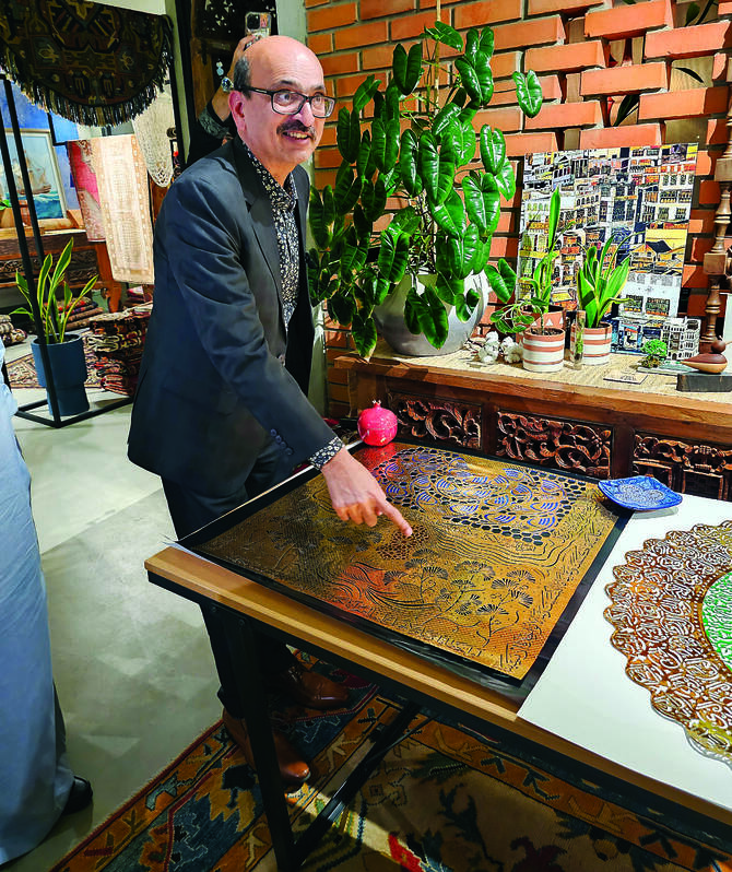 Artist Showcases Qur’anic Verses Through Intricate Papercutting Art