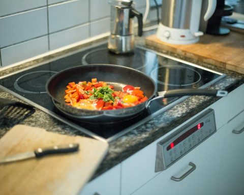 California Considers Ban on Non-Stick Cookware Amid Growing Safety Concerns