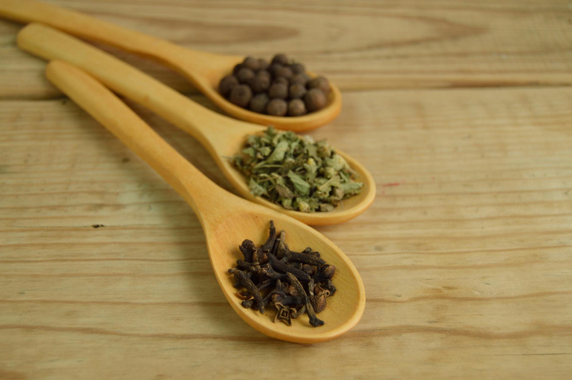 Clove Oil: A Natural Remedy for Pain Relief, Liver Health, and Diabetes Support