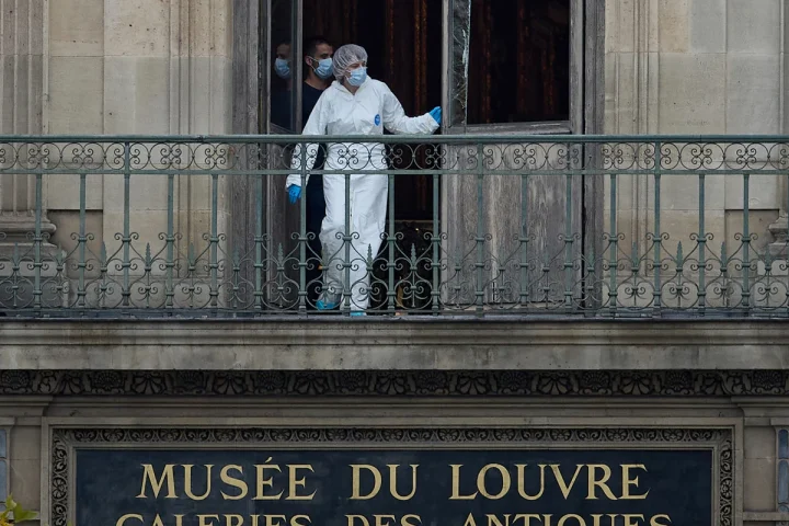 After Bold Heist Louvre Transfers Its Jewels to Bank of France for Safekeeping