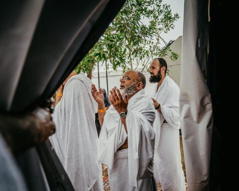 Friday Prayers (Ad’iyah Yawm Al-Jumu’ah) Words That Bring Peace, Mercy, and Spiritual Renewal