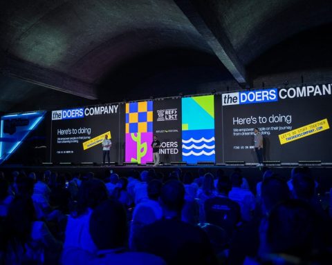 Multiple stages in parallel on-and-offline for DOER summit participants