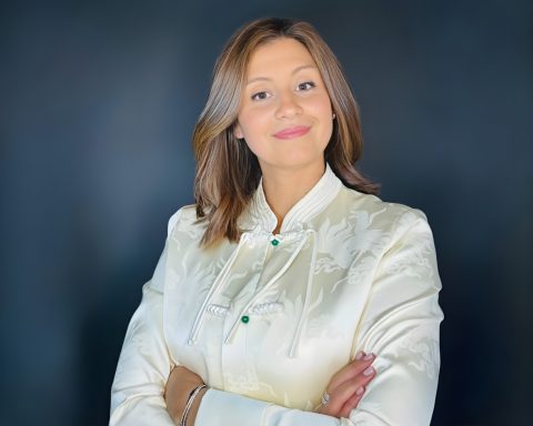 Meet Djazia Gueffai: An Artist Transforming Gold and Pearls into Masterpieces | the saudi times