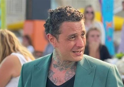 Ahmed El Fishawy Mourns His Mother with Emotional Words and Calls for Privacy