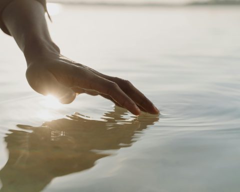 “Nahr Al-Ahzan” by Nizar Qabbani An Informational Reading of Emotional Poetry