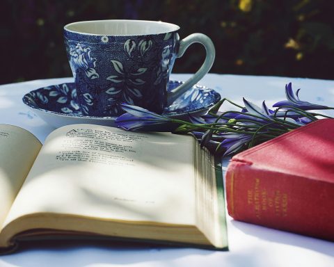 Poetic Duels Between Jarir and Al-Farazdaq A Literary Rivalry