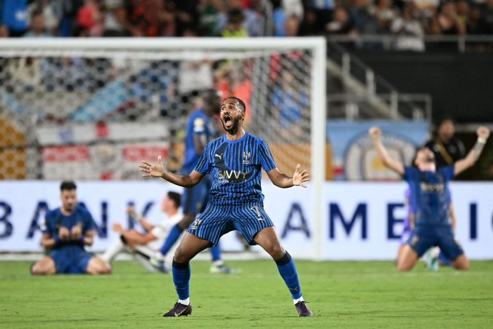 Premier League Giants Compete for Key Signing as Romano Reveals Details