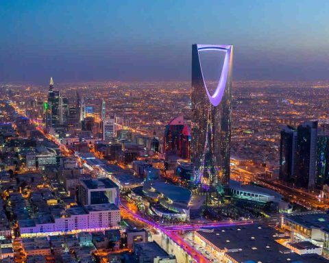 Saudi Economy Grows 4.8% in Q3, Driven by Rising Non-Oil Activity