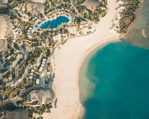 The Saudi Red Sea Authority Sets New Standards for Beach Operators on the Red Sea