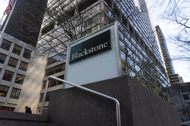 Blackstone Anthropic Investment Reaches $1B in $350B AI Round