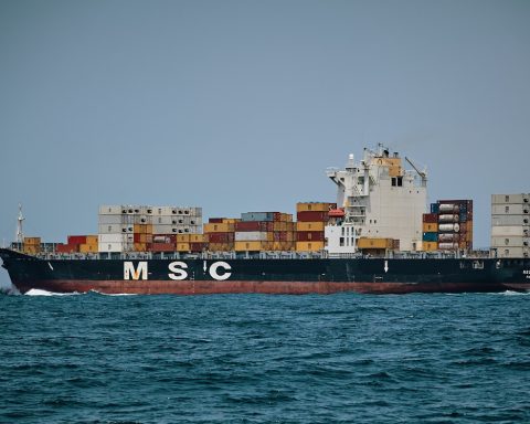 Saudi Shipping Giant Bahri Charters Five Supertankers as Freight Rates Approach $200,000 a Day