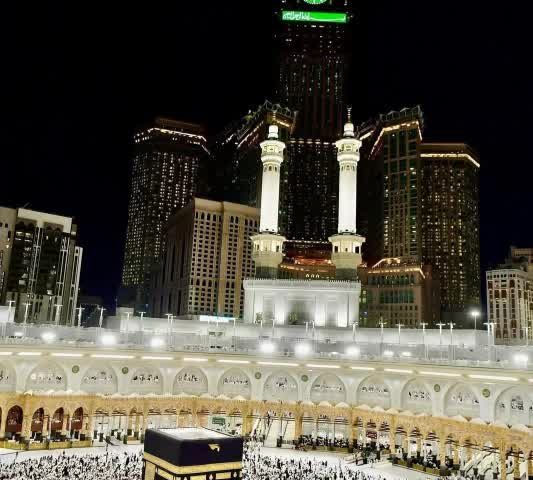 Hundreds of Thousands Perform First Taraweeh Prayers of Ramadan at Saudi Arabia's Two Holy Mosques