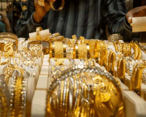 Gold Prices Surge 54% in a Year as Saudi Shoppers Head to Markets on Eid Eve