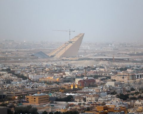 Saudi Arabia Non-Oil Private Sector Maintains Growth in February Despite Competitive Pressures