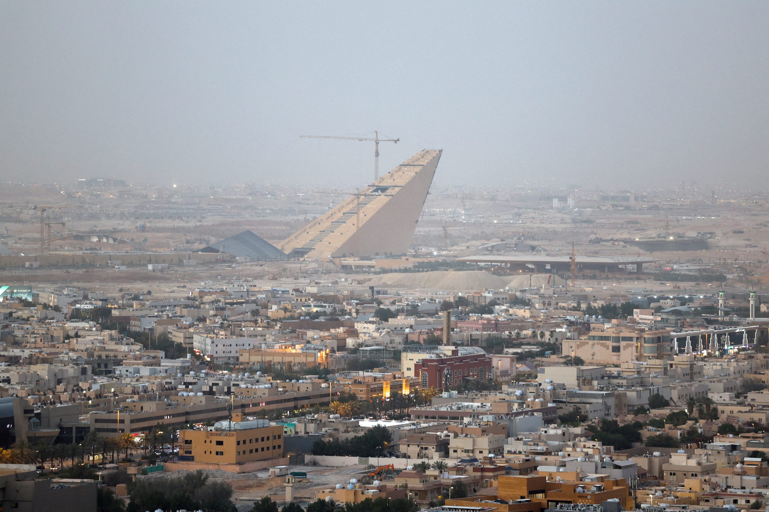 Saudi Arabia Non-Oil Private Sector Maintains Growth in February Despite Competitive Pressures