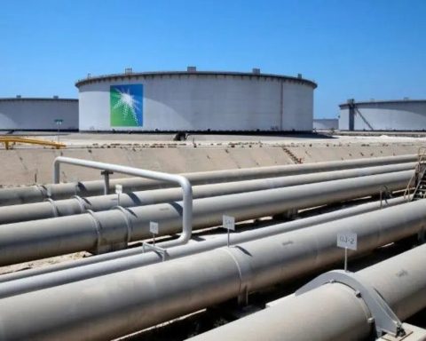 Saudi Arabia's Petroline Pipeline Reaches Full 7 Million Barrel Capacity, Securing Red Sea Export Route