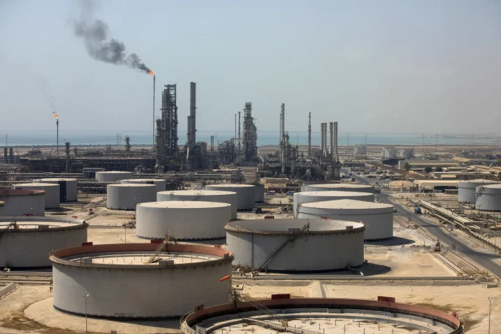 Saudi Aramco Raises April Arab Light Crude Price for Asian Buyers as Regional Premiums Surge