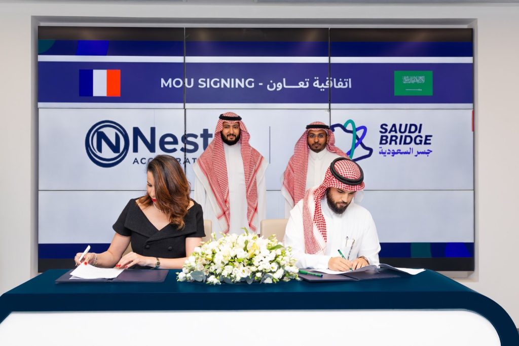 Official Signing Ceremony between Lamia Hanafi, Ceo Nest Accelerator and Fahad Alghatani, CEO of Saudi Bridge, in the presence of HRH Prince Fahad Bin Mansour Bin Nasser Bin Abdulaziz Alsaud