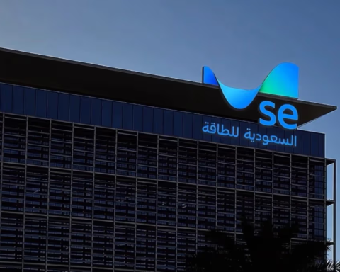 Saudi Electricity Company Mobilises Rapidly as Winds Down Poles in Qassim — No Injuries Reported