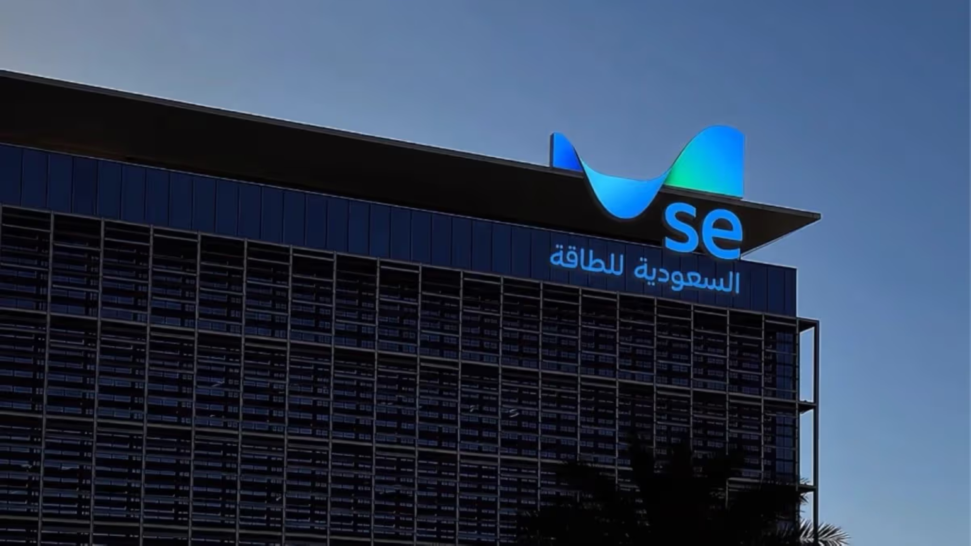 Saudi Electricity Company Mobilises Rapidly as Winds Down Poles in Qassim — No Injuries Reported