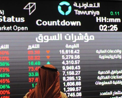 Saudi Stock Market Sees Active Trading Despite Broad Decline