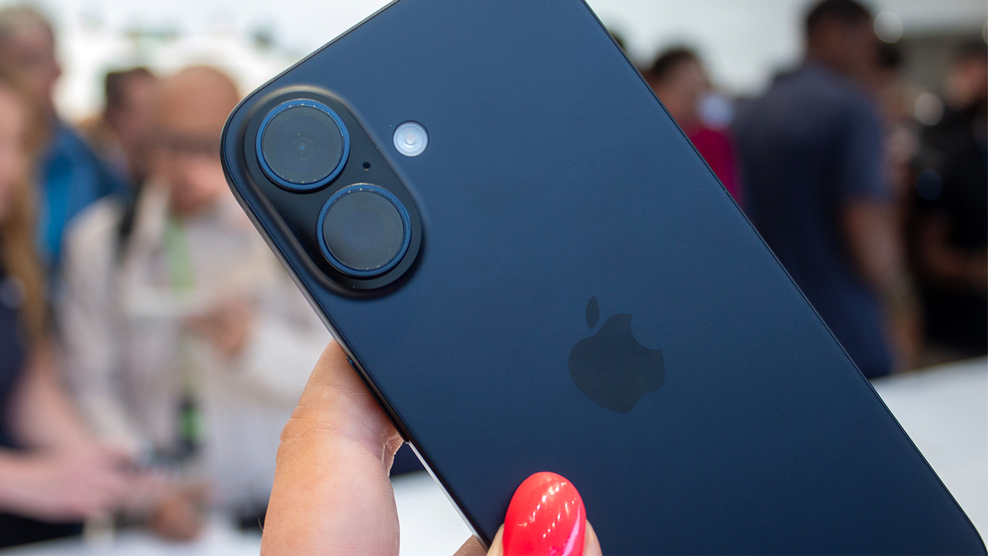 5 Major Problems Still Frustrating iPhone 17 Users Despite Strong Sales