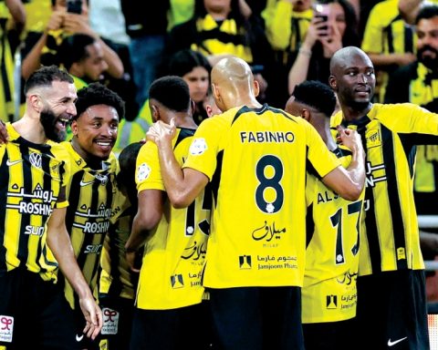 Al-Ittihad Hit by Injury Blow as Roger Fernandes Sidelined in Crucial Stage