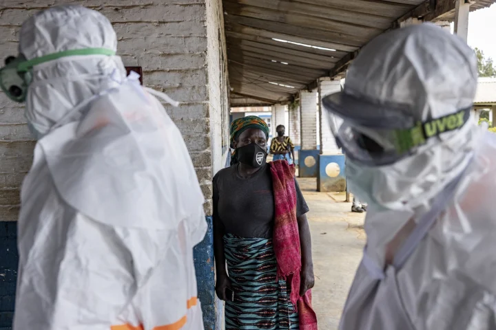 Ebola Crisis Deepens in Congo as Conflict Hampers Containment Efforts