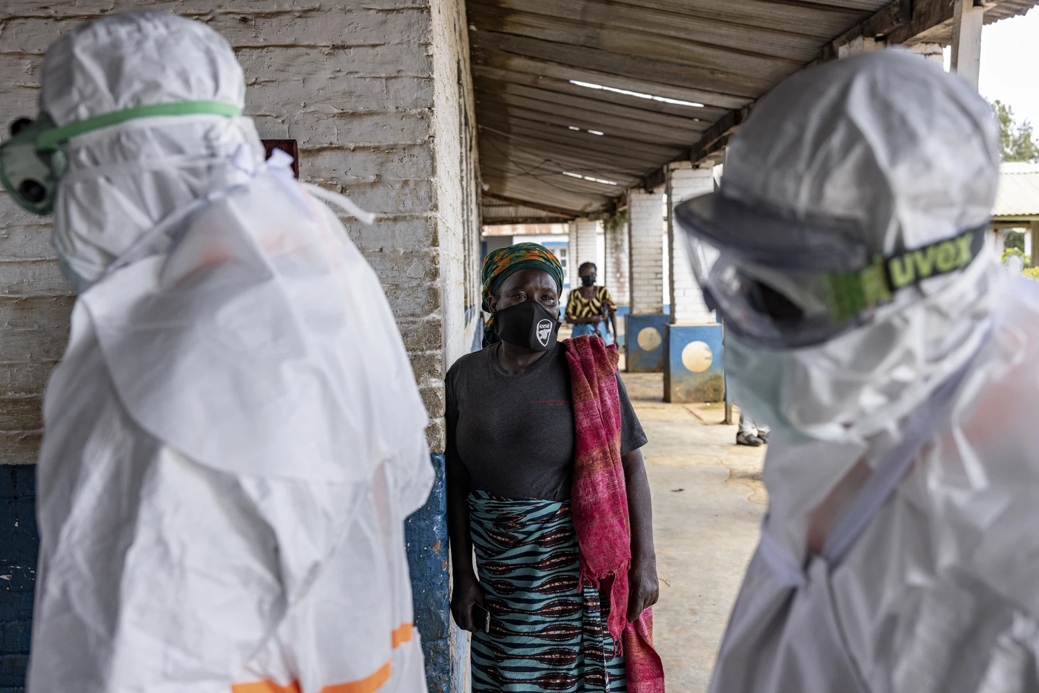 Ebola Crisis Deepens in Congo as Conflict Hampers Containment Efforts