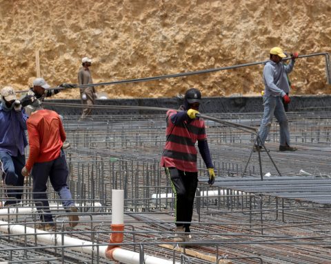Qiwa Platform Surpasses 2 Million Firms as Saudi Labor Reforms Boost Contract Compliance