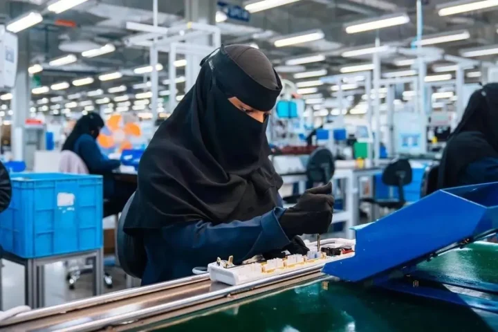 Saudi Non-Oil Industrial Activity Continues Growth Despite Lower Oil Output