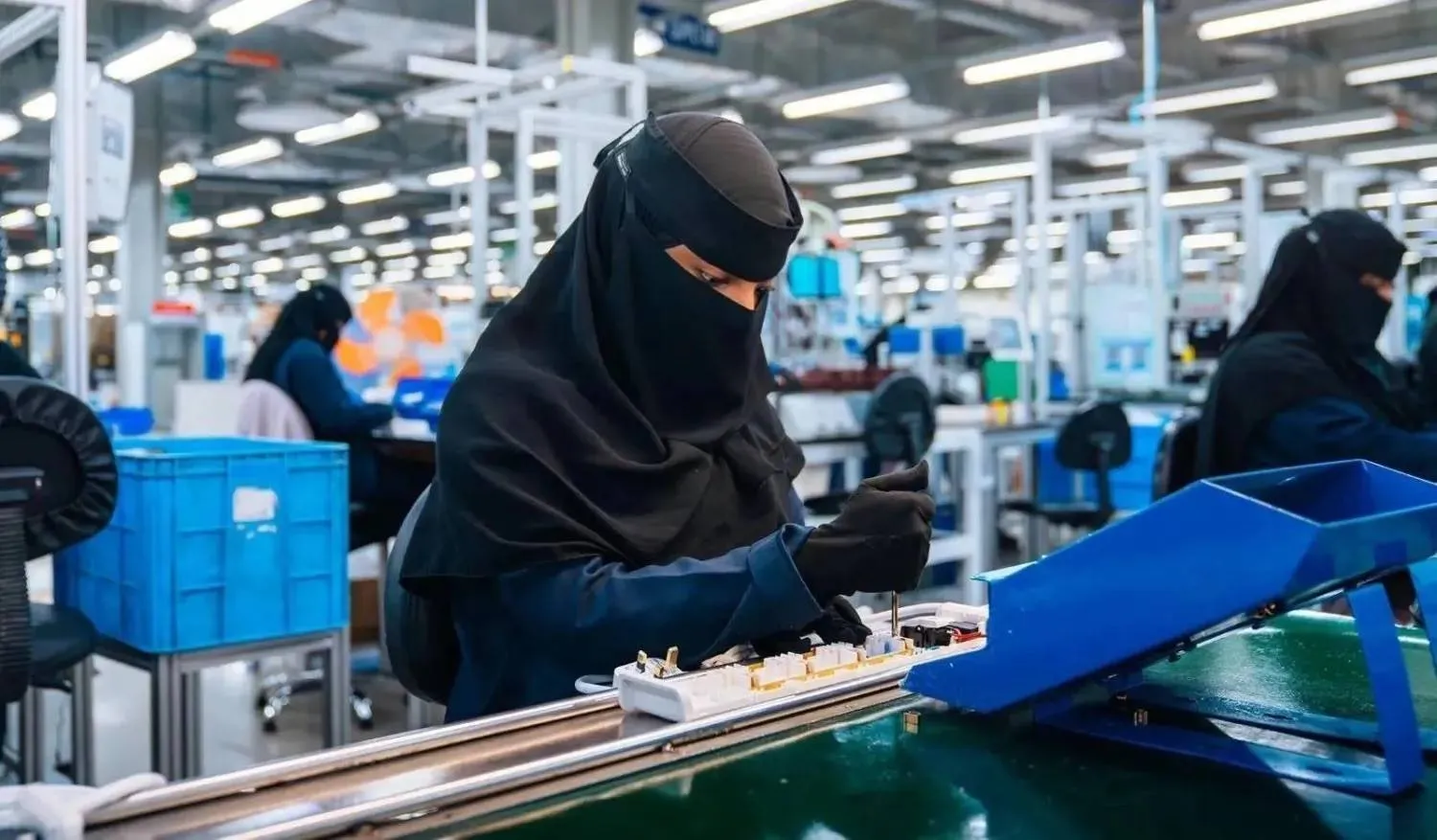 Saudi Non-Oil Industrial Activity Continues Growth Despite Lower Oil Output