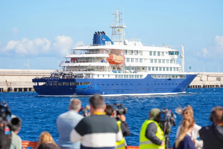 Virus-Infected Cruise Ship Arrives in Rotterdam Under Strict Health Measures