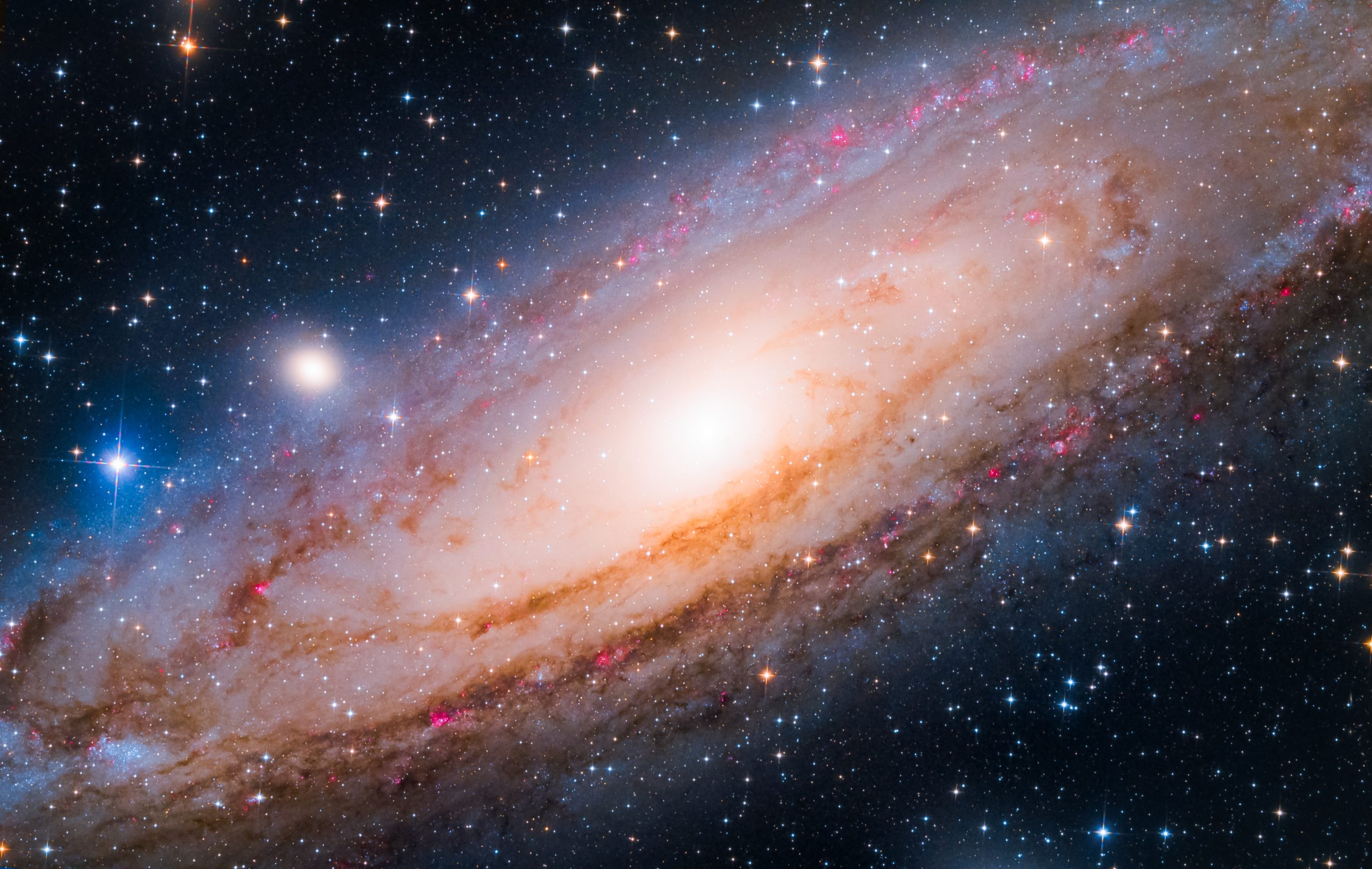 Milky Way Lights Up Northern Borders Skies During Peak Summer Viewing Season