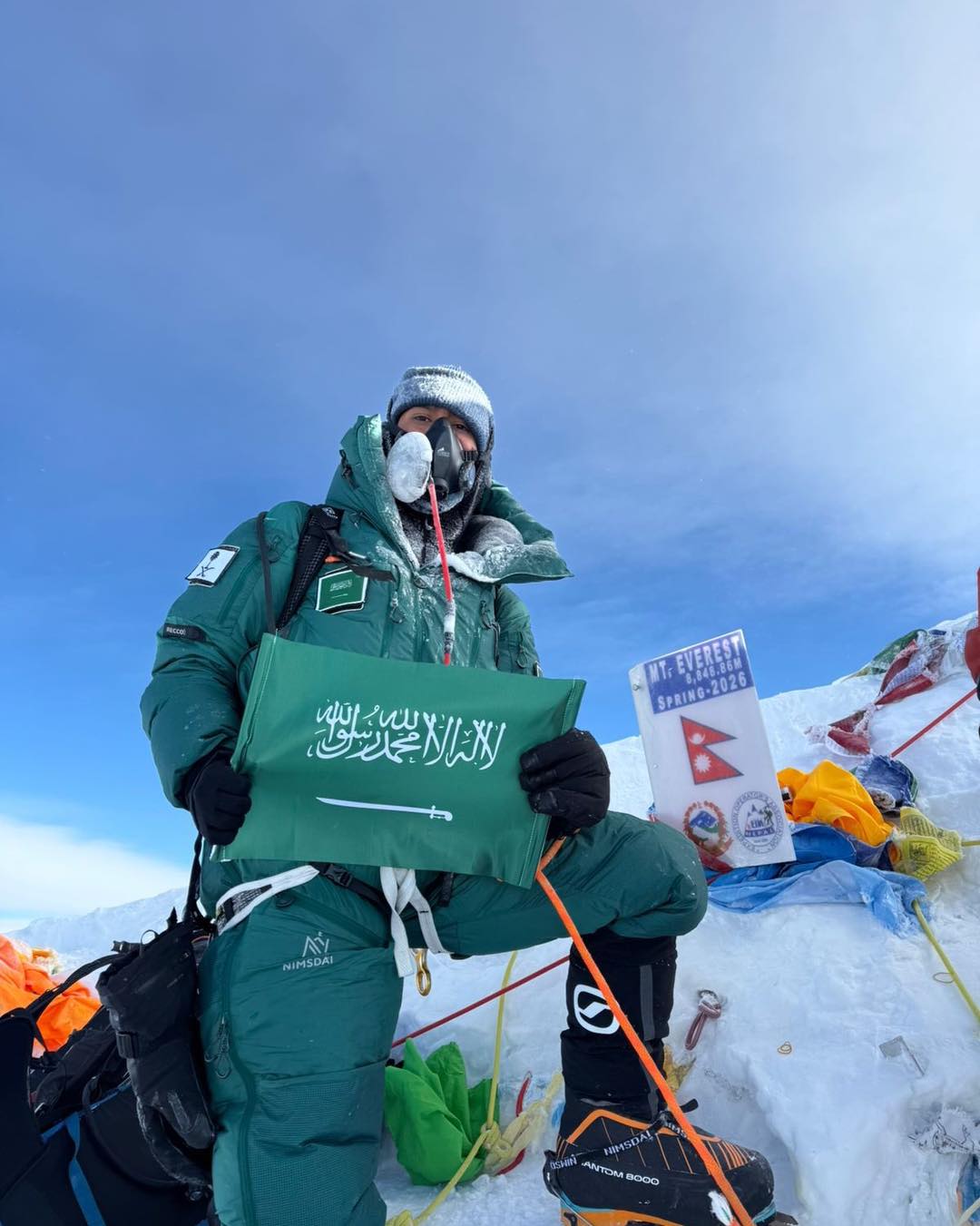 Prince Mohammed bin Faisal Reaches the Summit of Mount Everest in Remarkable Saudi Achievement