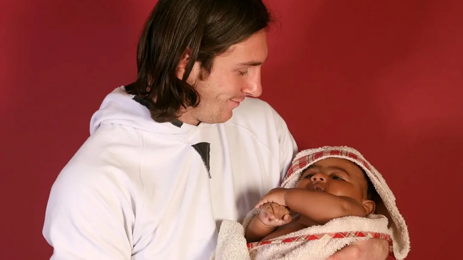 19 Years Later Lionel Messi Set to Face the Baby He Once Held—Lamine Yamal