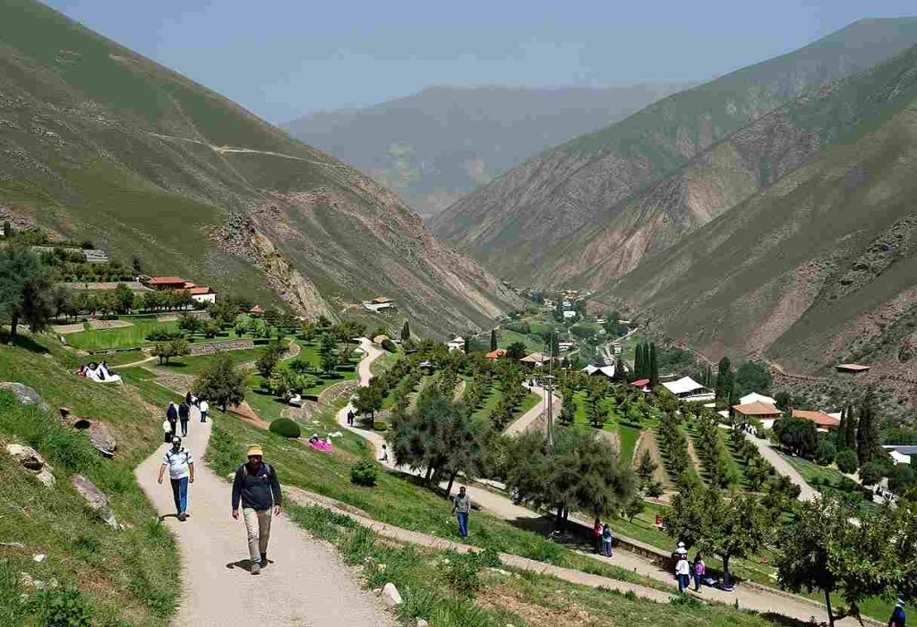 Al-Shafa Highlands in Taif Attract Visitors With Mild Weather and Stunning Natural Scenery