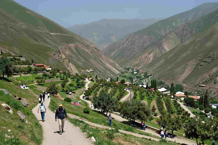 Al-Shafa Highlands in Taif Attract Visitors With Mild Weather and Stunning Natural Scenery