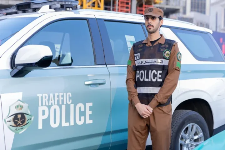 Saudi Traffic Authority Warns Against Mobile Phone Use While Driving, Fines Reach SAR 900