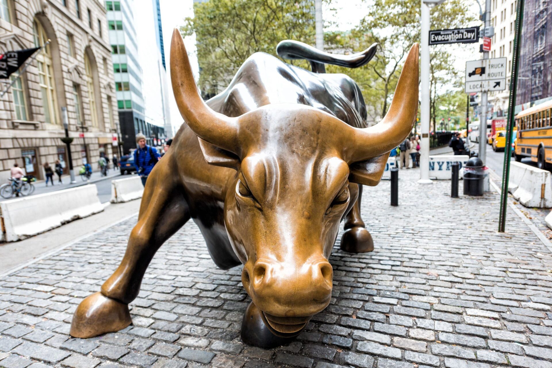 Wall Street Pulls Back From Tech as Short Bets Hit Record Levels