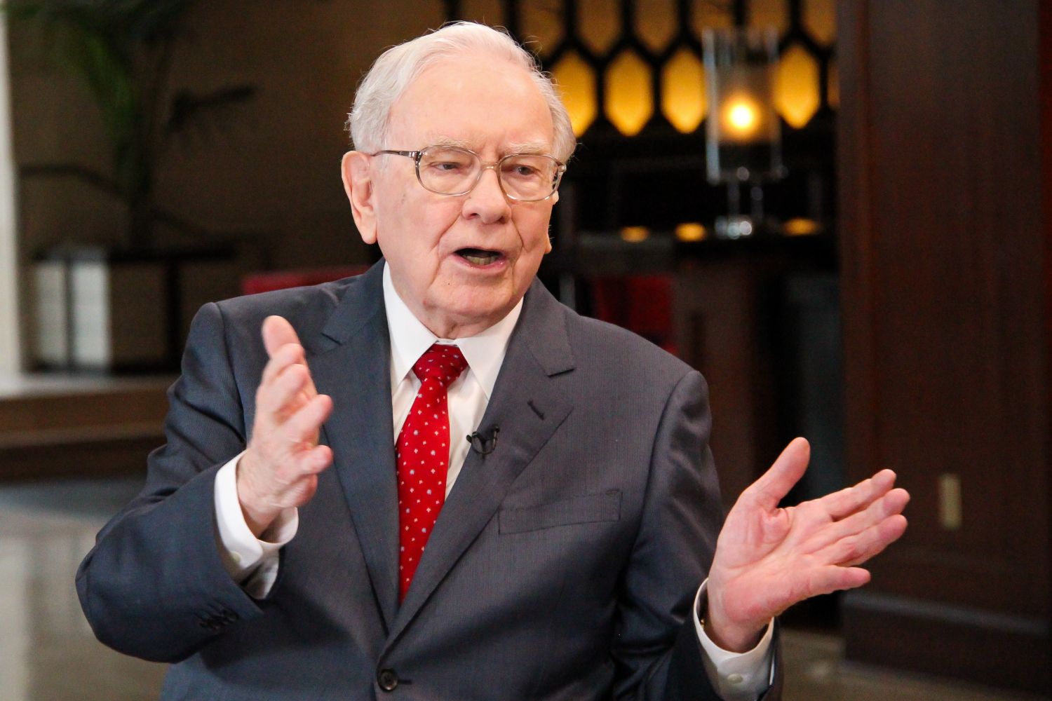 Warren Buffett: How the Oracle of Omaha Built a 0 Billion Fortune Through Long-Term Investing